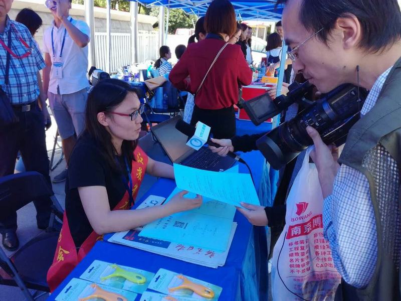 江苏省力学学会“拉家常 学力学”科普宣传活动在2017全国科普日江苏主场进行