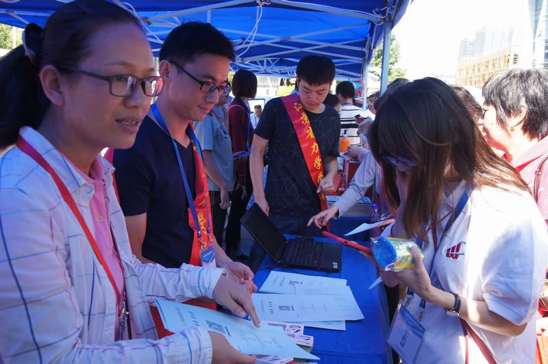江苏省力学学会“拉家常 学力学”科普宣传活动在2017全国科普日江苏主场进行