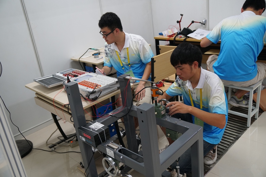 第十届江苏省大学生力学竞赛基础力学实验赛在河海大学举行