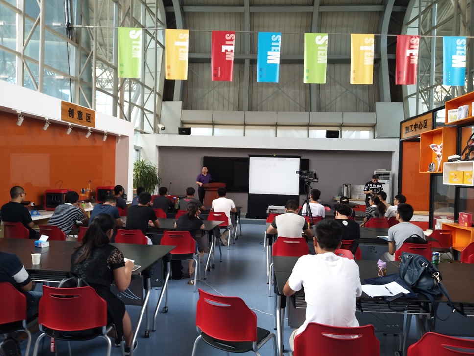 江苏省力学学会在南京组织“江苏力学青年创新创业大赛”参赛队参加创新创业培训