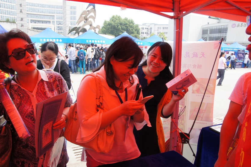 江苏省力学学会“生活中的力学”科普宣传活动在全国科技活动周暨江苏省第二十八届科普宣传周主场进行